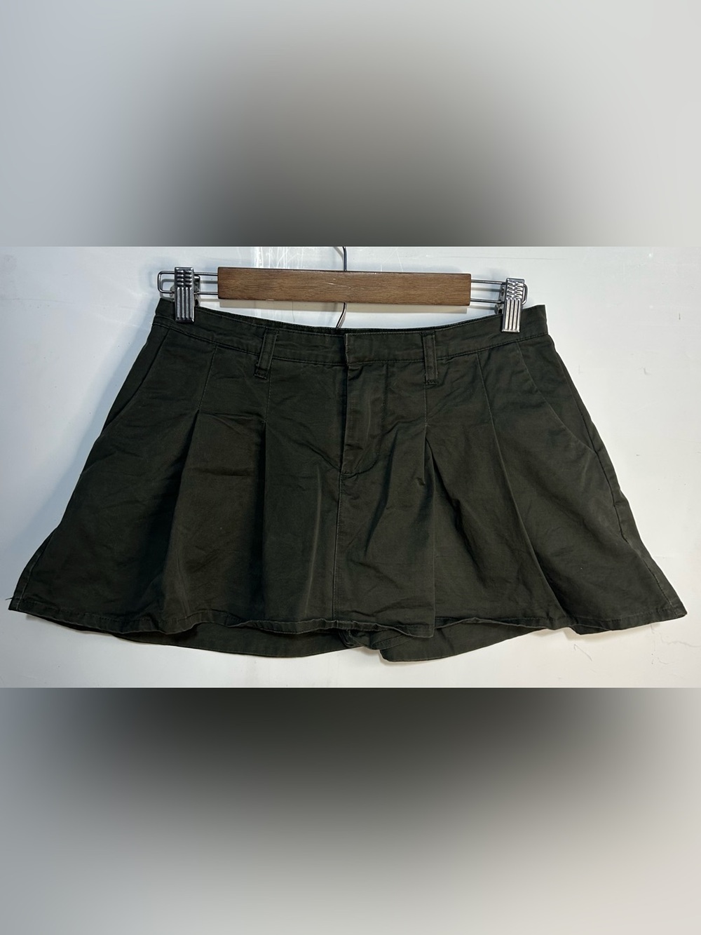 5 for $25🔥L.A. Hearts Olive Green Skort Juniors Size Small